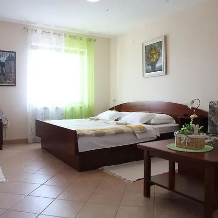 Apartment Max