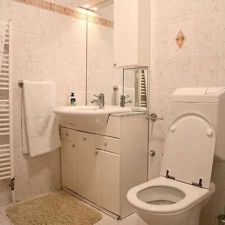 Apartment Max