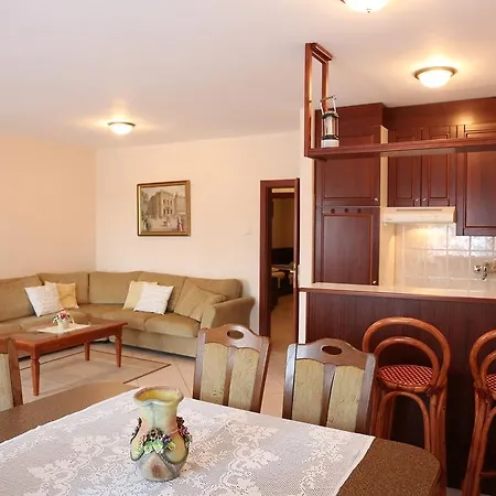 Apartment Max